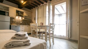 1 bedroom, WiFi, bed sheets - Cantine, one-bedroom terraced house (Cecina)