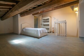 2 bedrooms, WiFi, bed sheets - Macine, two-bedroom terraced house (on two floors) (Cecina)