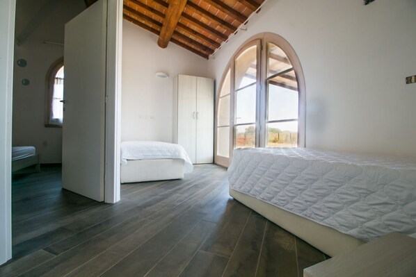 1 bedroom, WiFi, bed sheets, wheelchair access - Fienile building, two-bedroom terraced house (Cecina)