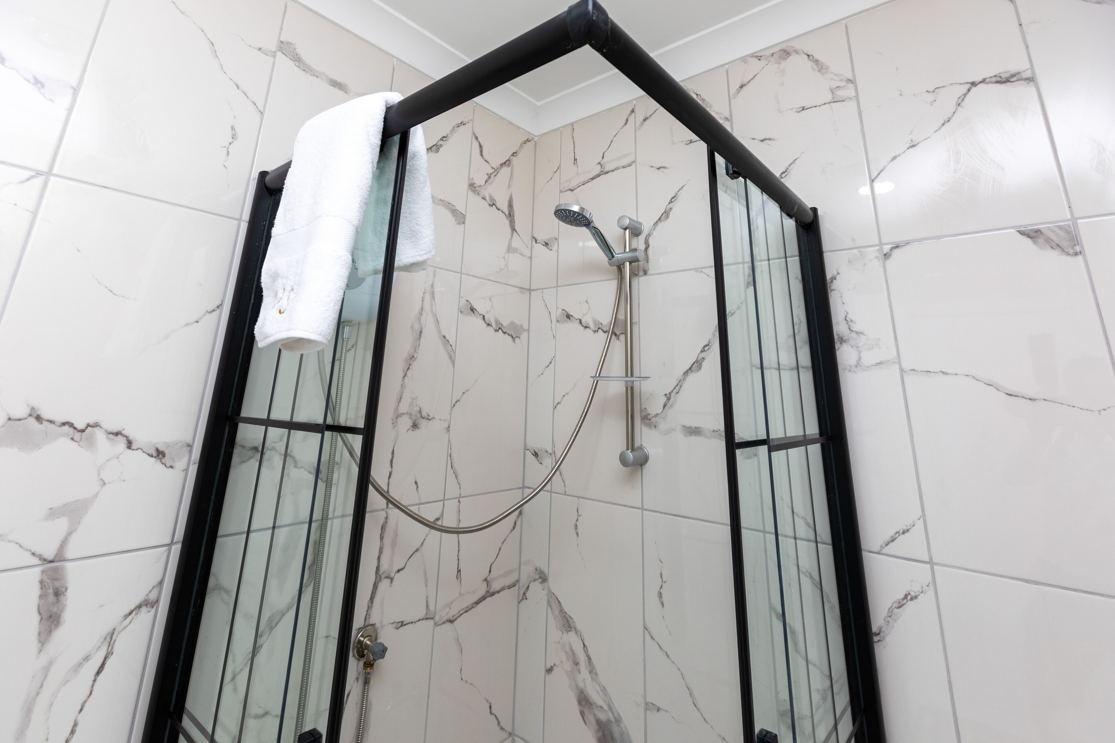 Shower, rainfall showerhead, free toiletries, hair dryer