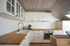 Réfrigérateur, four, plaque de cuisson, lave-vaisselle