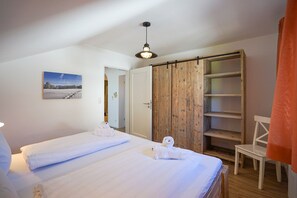 2 chambres, lit parapluie, draps fournis