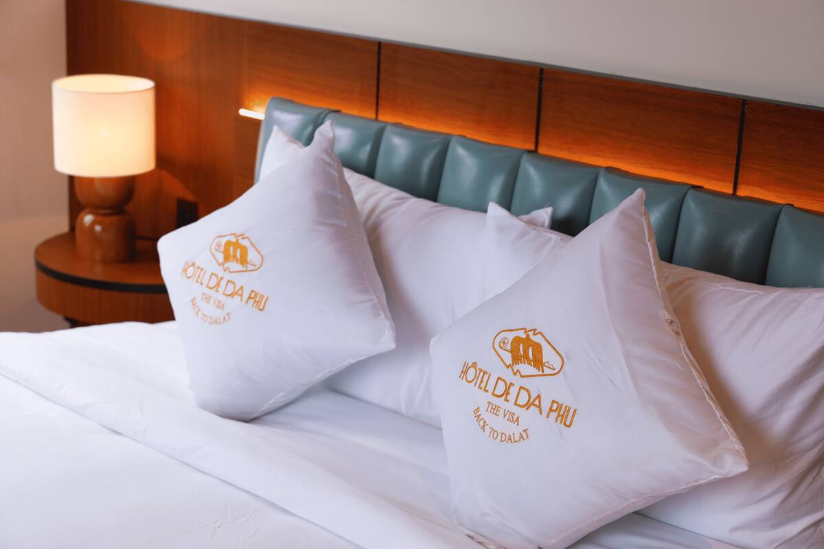 Premium bedding, Select Comfort beds, minibar, desk