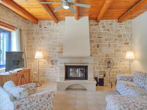 Télévision, cheminée