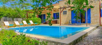 Lemon Tree Villa with Private Pool and Starlink Internet