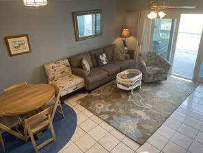 Télévision, lecteur de DVD, vidéothèque