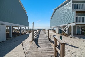 On the beach - Gulf View, a family-friendly townhome (Gulf Shores)