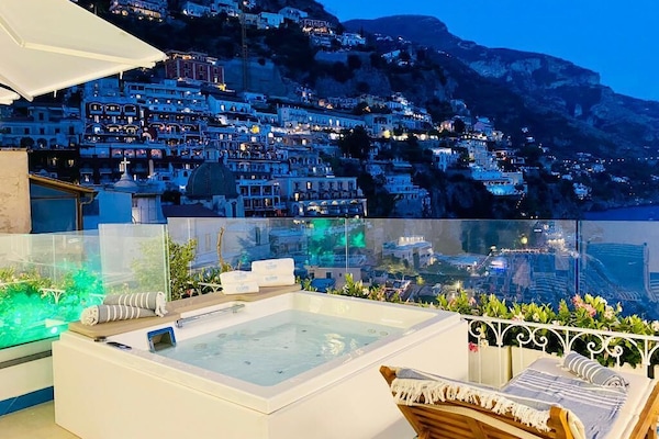 Phòng Suite Cao cấp | Hiên