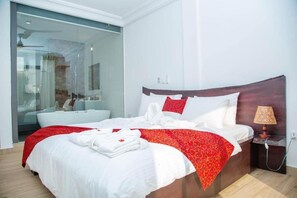 Laptop workspace, cots/infant beds, free WiFi, bed sheets - La Villa Aphro Ivory Coast (Aguien)