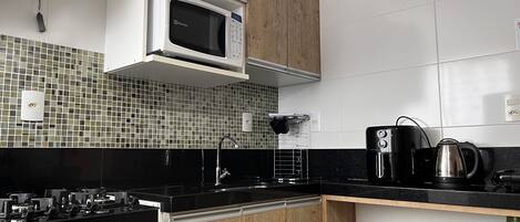 雪櫃、微波爐、爐具、咖啡機/沖茶器