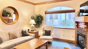 Smart TV, fireplace