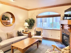 Smart TV, fireplace