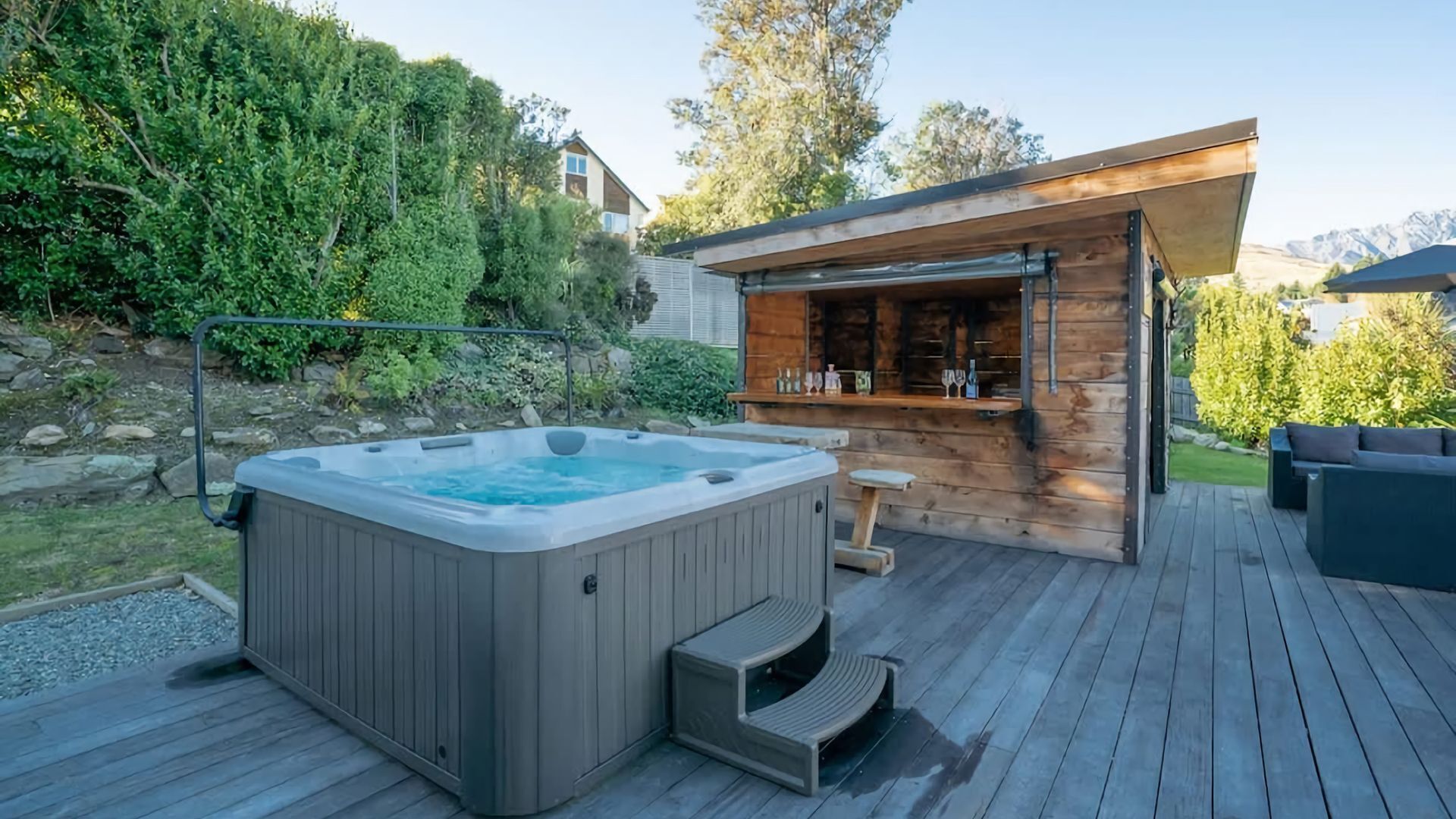 Outdoor spa tub