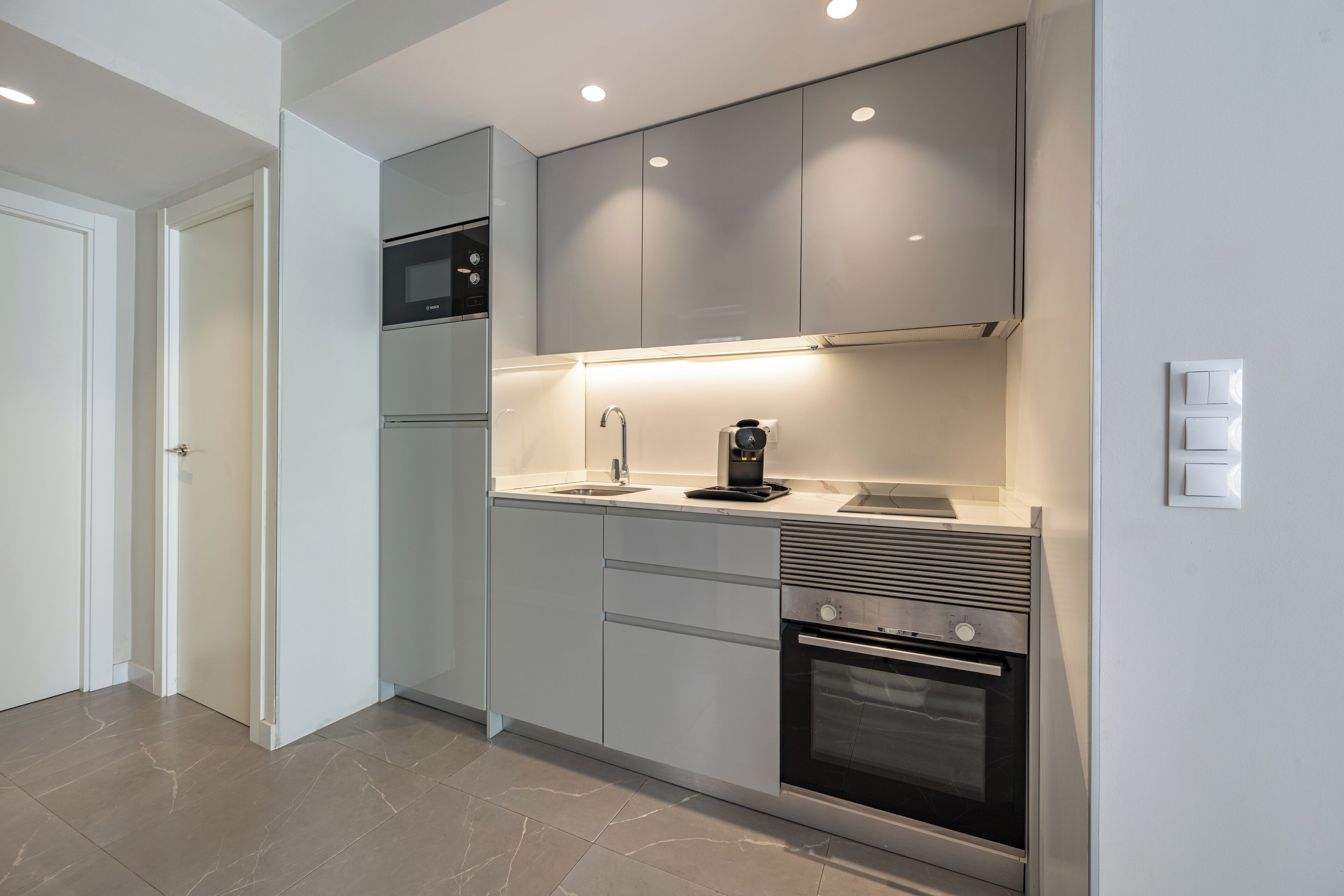 時尚公寓, 4 間臥室, 轉角 | 私人廚房 | 雪櫃、微波爐、焗爐、電熱水壺