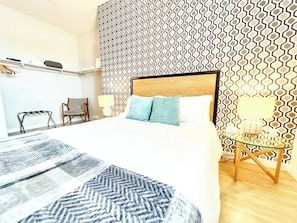 1 slaapkamer, een strijkplank/strijkijzer, gratis wifi, beddengoed
