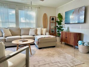 Smart TV, books - The Cape (Brevard County)