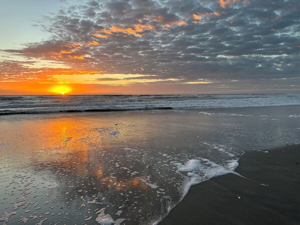 Sun loungers, beach towels - The Cape (Brevard County)
