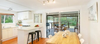 Berry St: Charming Huskisson Central Cottage With Bush Outlook