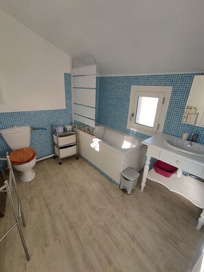 Handtücher, Seife, Toilettenpapier