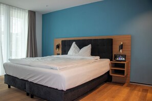 Een kluis op de kamer, een bureau, een laptopwerkplek, gratis wifi