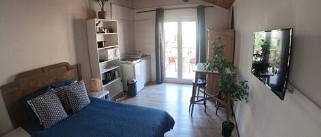 1 bedroom, bed sheets