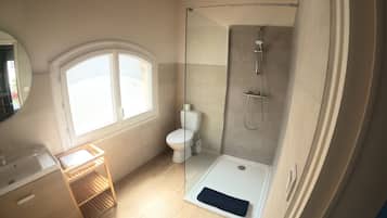 吹风机、毛巾、肥皂、卫生纸