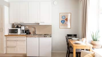 Comfort Studio | Private kitchen | Fridge, microwave, stovetop, coffee/tea maker