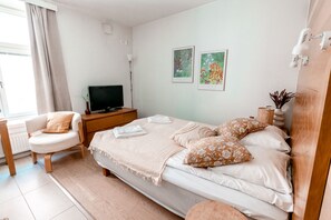 Estudio Confort | Tabla de planchar con plancha, wifi gratis, ropa de cama