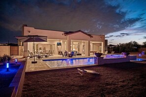 حمّام سباحة مُدفَّأ