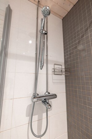 Comfort Studio | Bathroom - 2ndhomes Bright Studio by Esplanade Park (Helsinki)