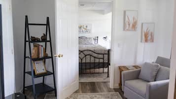 1 bedroom, desk, iron/ironing board, free WiFi