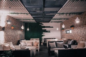 Bar en bord de piscine