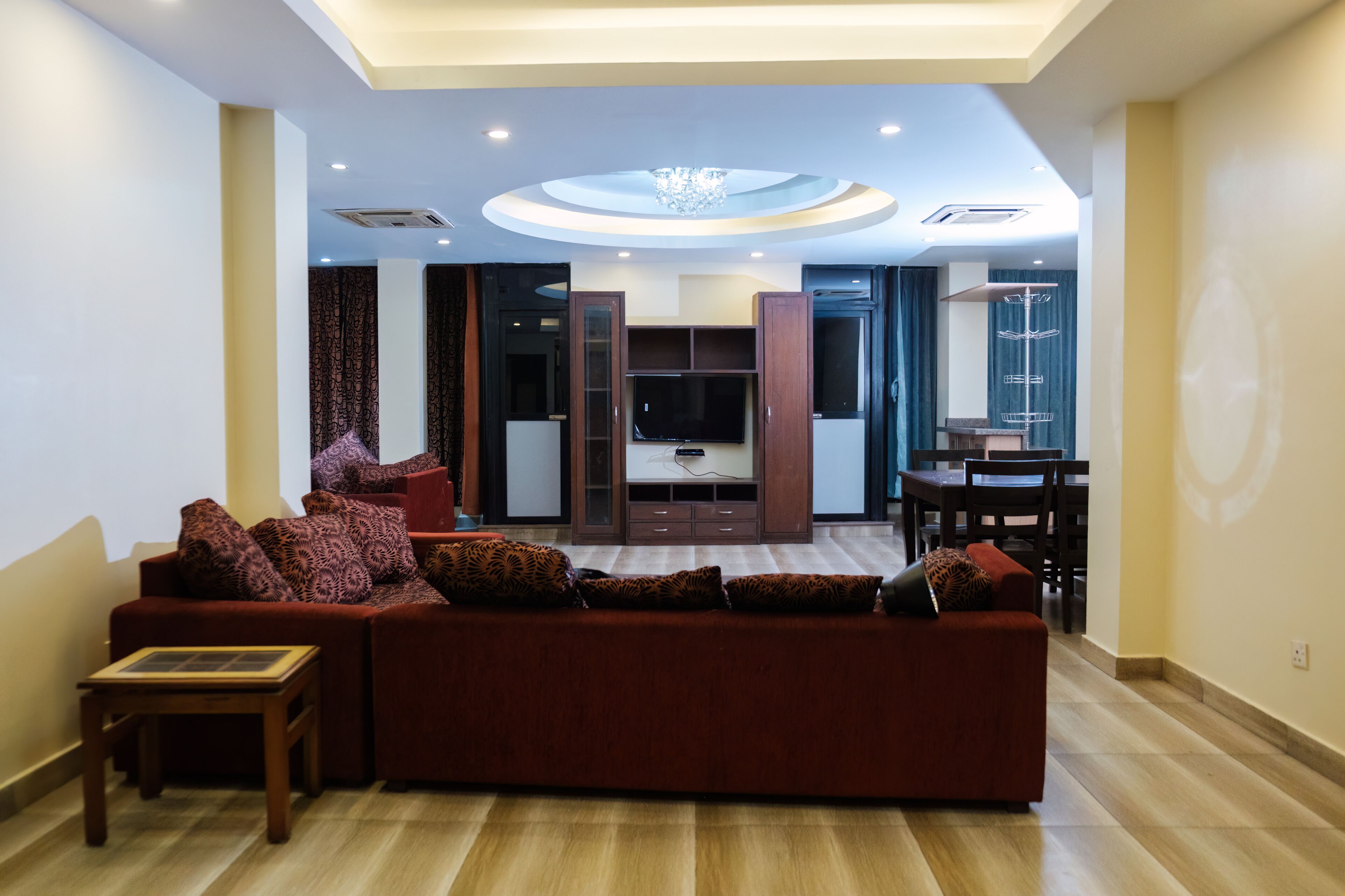 Royal Apartment | Living room | TV, iPod dock