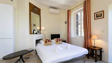 1 chambre, bureau, fer et planche à repasser, Wi-Fi gratuit