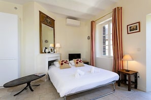 1 bedroom, desk, iron/ironing board, free WiFi