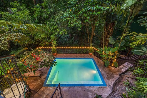 Open-Air Retreat, Walk to the Beach