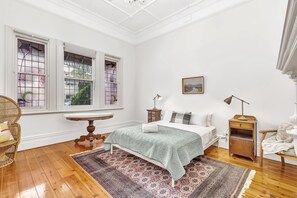 3 bedrooms, iron/ironing board, bed sheets