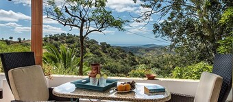 Rustic 3-bedroom Country Retreat With Pool, Free Wi-fi, and Breathtaking Views