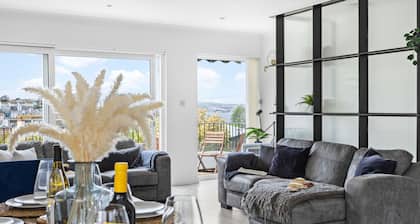 The Retreat, Brixham - a house that sleeps 6 guests in 3 bedrooms