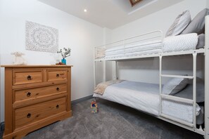 2 bedrooms, iron/ironing board, travel crib, internet