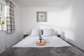 2 bedrooms, iron/ironing board, travel cot, Internet - Hoopers Lodge,-Hot Tub, Pet Friendly (Crowlas)