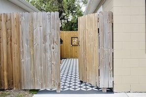 Property grounds - The M’s Cozy Corner (Tampa)
