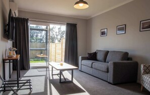 TV - Pet Friendly Apartment in Brixton (Brixton)