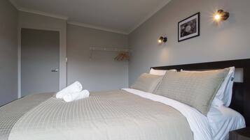 1 Schlafzimmer, BĂŒgeleisen/BĂŒgelbrett, WLAN, BettwĂ€sche