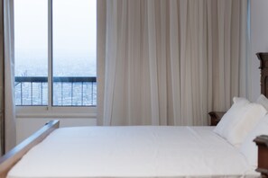 3 bedrooms, iron/ironing board, free WiFi, bed sheets - Cairo, Pyramids and Nile River View Luxury Apartment, Maadi Corniche (Cairo)