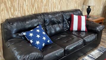 スマートテレビ、暖炉、書庫