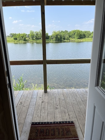 Property grounds. Lakefront Eagle Lodge