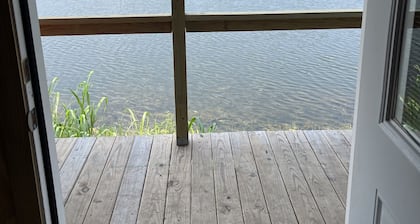 Lakefront Eagle Lodge