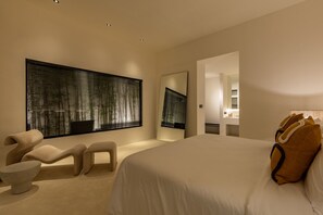 3 bedrooms, in-room safe, desk, iron/ironing board