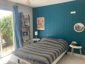 5 Schlafzimmer, Schreibtisch, Bügeleisen/Bügelbrett, Reisekinderbett